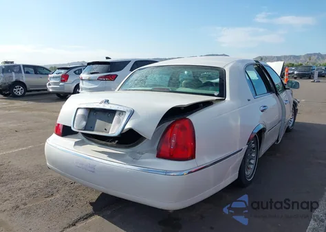 1999 Lincoln Town Car Cartier из США, поврежденный, VIN 1LNHM83W0XY716443